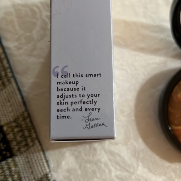 LAURA GELLER FOUNDATION - Picture 10 of 11